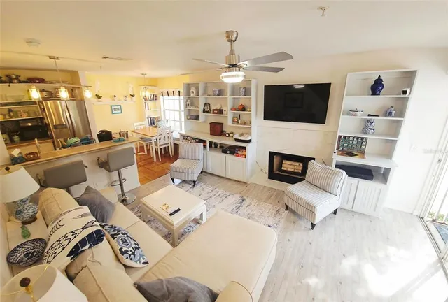 $239,000 | 850 South Tamiami Trail, Unit 321, Sarasota, FL 34236