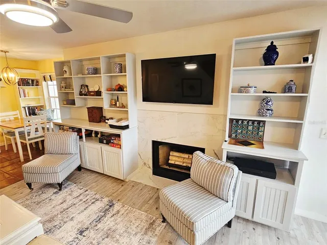 $239,000 | 850 South Tamiami Trail, Unit 321, Sarasota, FL 34236