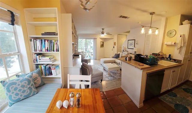 $239,000 | 850 South Tamiami Trail, Unit 321, Sarasota, FL 34236