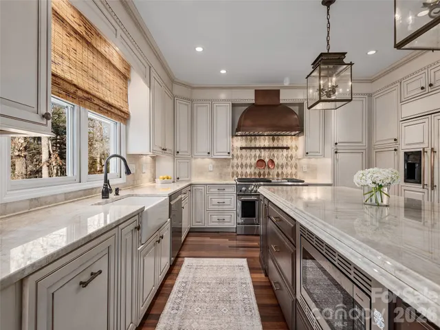 $1,600,000 | 335 Red Fox Circle, Asheville, NC 28803