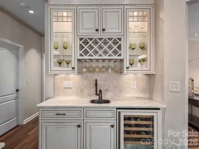 $1,600,000 | 335 Red Fox Circle, Asheville, NC 28803