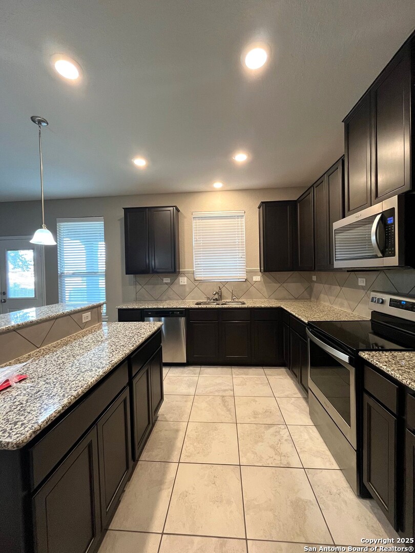 663 Pebble Bend New Braunfels, TX 78130 - Photo 13 of 23