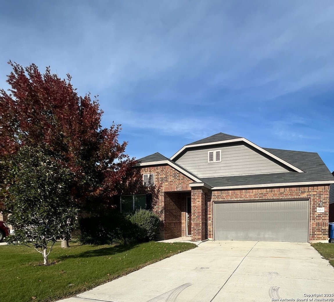 663 Pebble Bend New Braunfels, TX 78130 - Photo 2 of 23