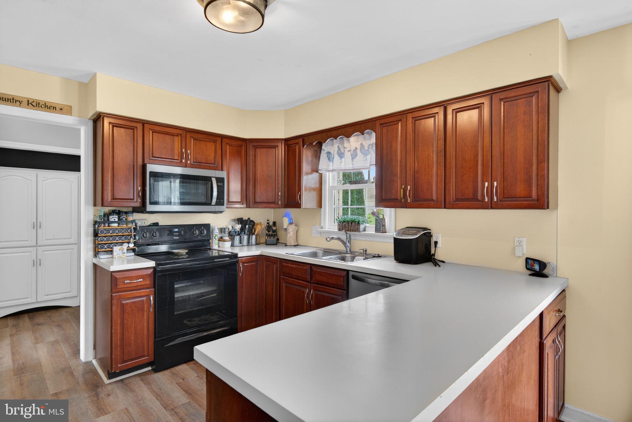 213 Stone Creek Road Lancaster, PA 17603 - Photo 6 of 26 Kitchen