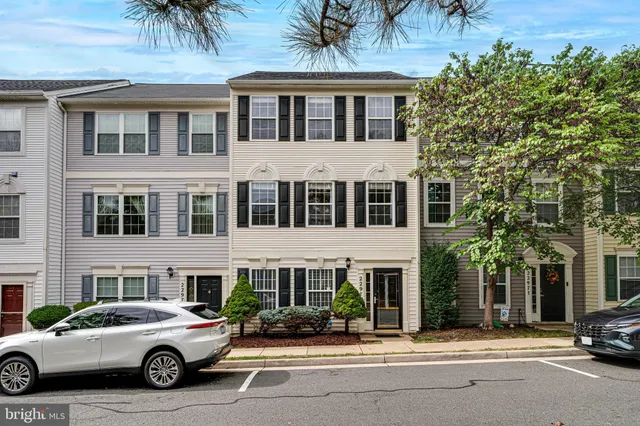 $575,000 | 22973 Whitehall Terrace, Sterling, VA 20166