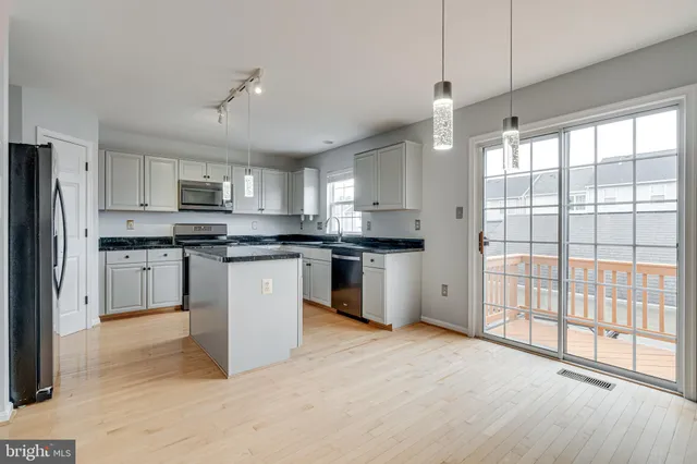 $575,000 | 22973 Whitehall Terrace, Sterling, VA 20166