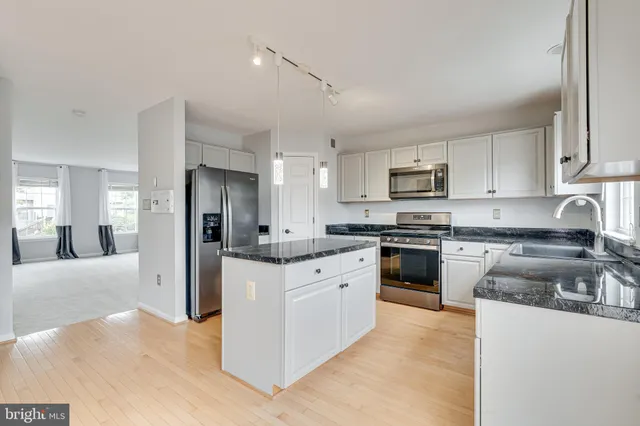 $575,000 | 22973 Whitehall Terrace, Sterling, VA 20166