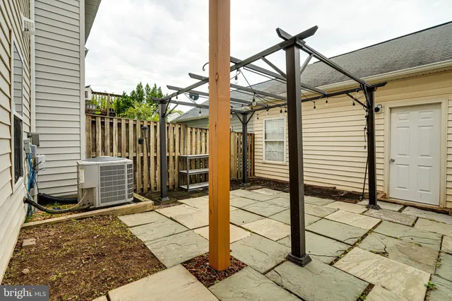 $575,000 | 22973 Whitehall Terrace, Sterling, VA 20166