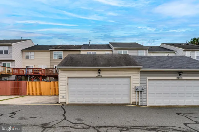 $575,000 | 22973 Whitehall Terrace, Sterling, VA 20166