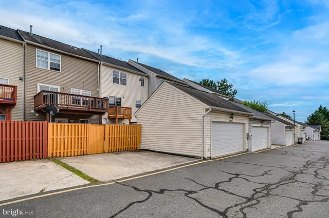 $575,000 | 22973 Whitehall Terrace, Sterling, VA 20166