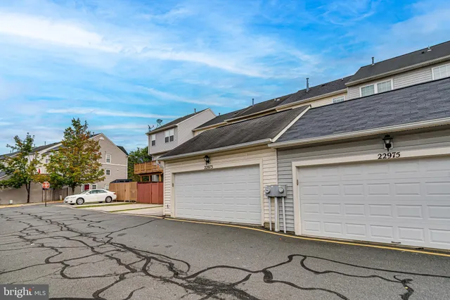 $575,000 | 22973 Whitehall Terrace, Sterling, VA 20166