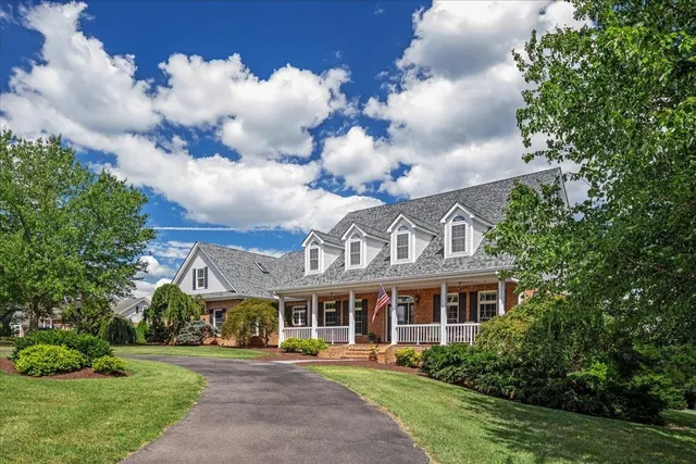 $999,950 | 256 Cliffside Drive, Edinburg, VA 22824