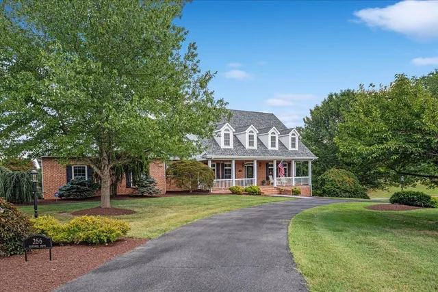 $999,950 | 256 Cliffside Drive, Edinburg, VA 22824