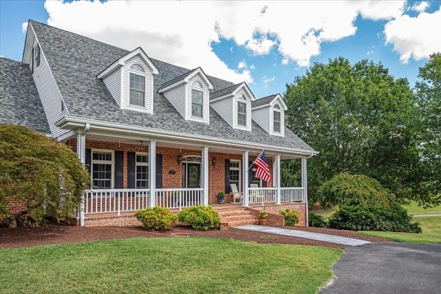 $999,950 | 256 Cliffside Drive, Edinburg, VA 22824