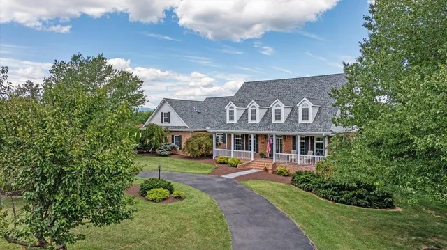 $999,950 | 256 Cliffside Drive, Edinburg, VA 22824