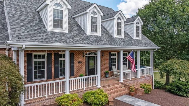 $999,950 | 256 Cliffside Drive, Edinburg, VA 22824