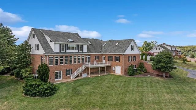 $999,950 | 256 Cliffside Drive, Edinburg, VA 22824