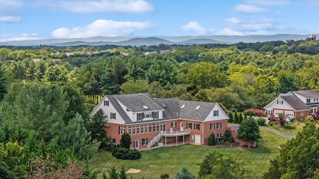 $999,950 | 256 Cliffside Drive, Edinburg, VA 22824