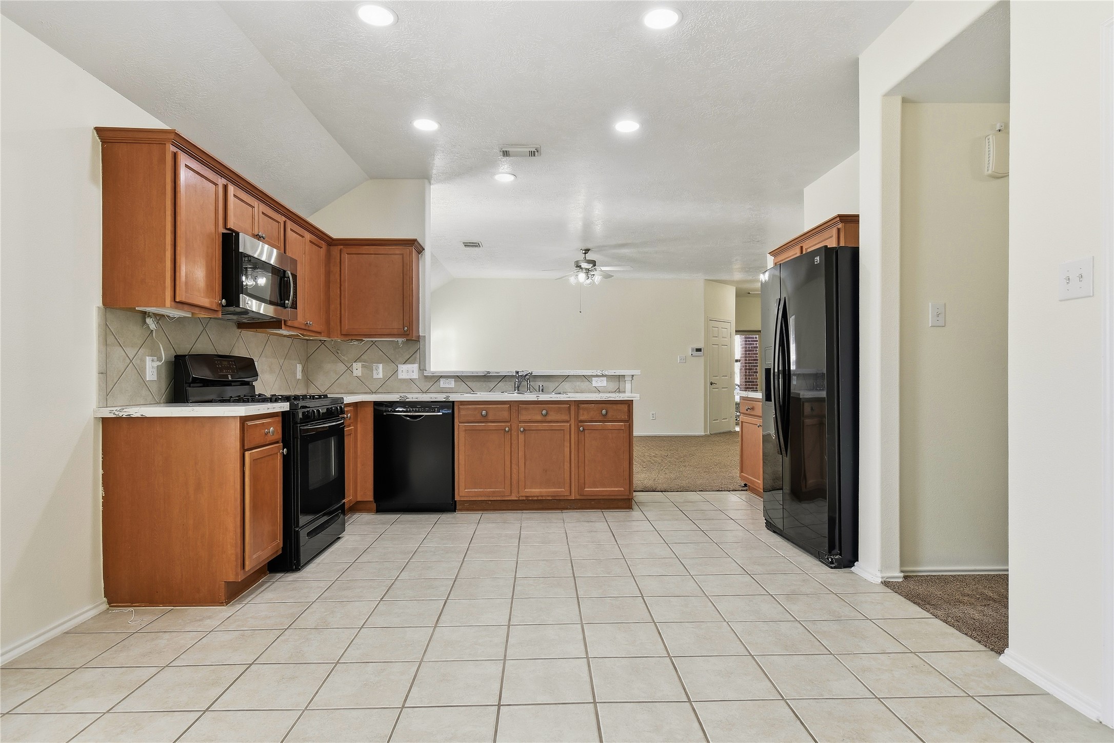 5417 Summer Spring Lane Rosharon, TX 77583 - Photo 5 of 16 a large kitchen with stainless steel appliances granite countertop a refrigerator and a stove top oven