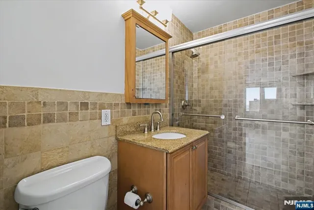 $3,000 | 2100 Linwood Avenue, Unit 12B, Fort Lee, NJ 07024