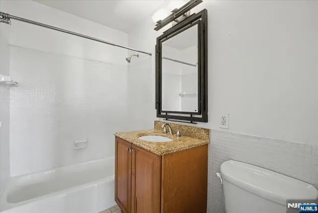 $3,000 | 2100 Linwood Avenue, Unit 12B, Fort Lee, NJ 07024