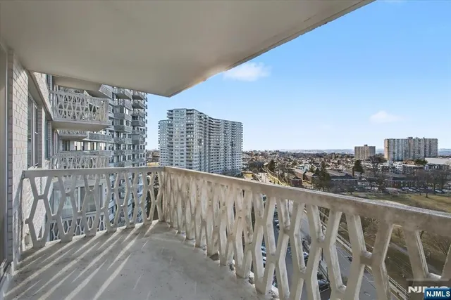 $3,000 | 2100 Linwood Avenue, Unit 12B, Fort Lee, NJ 07024