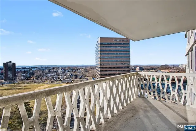 $3,000 | 2100 Linwood Avenue, Unit 12B, Fort Lee, NJ 07024