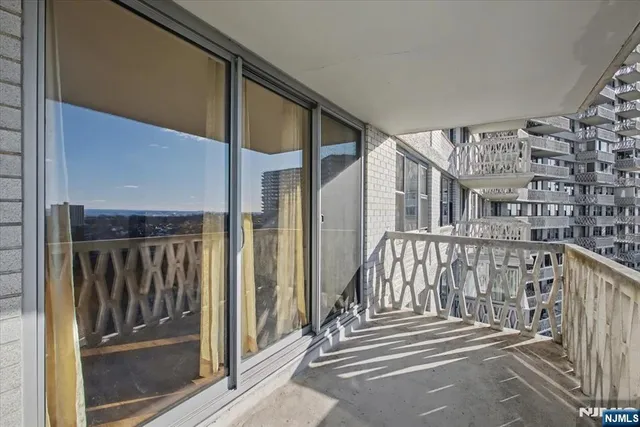 $3,000 | 2100 Linwood Avenue, Unit 12B, Fort Lee, NJ 07024