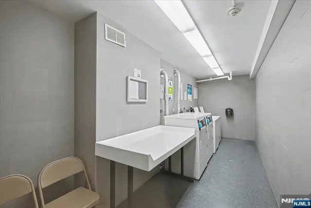 $3,000 | 2100 Linwood Avenue, Unit 12B, Fort Lee, NJ 07024