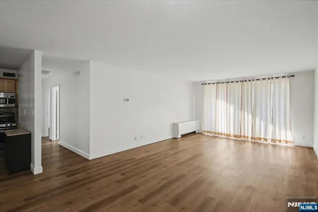 $3,000 | 2100 Linwood Avenue, Unit 12B, Fort Lee, NJ 07024