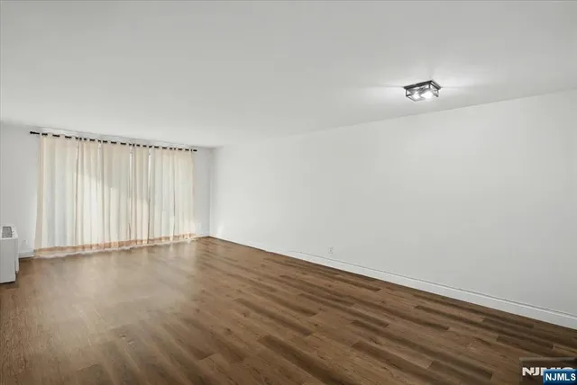 $3,000 | 2100 Linwood Avenue, Unit 12B, Fort Lee, NJ 07024