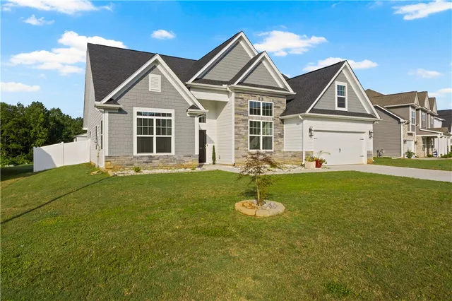 $525,642 | 318 Carriage Hl Drive, Easley, SC 29642