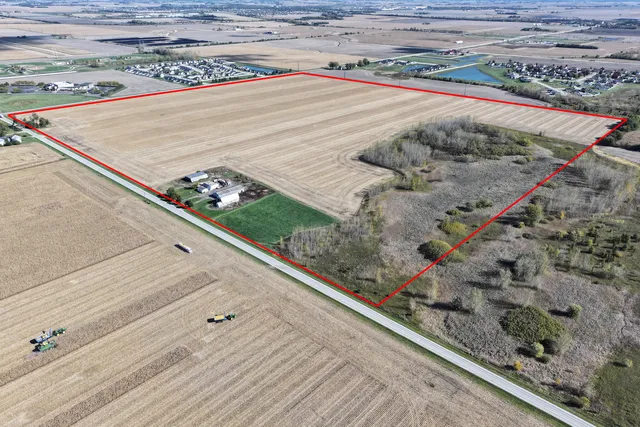 a view of a back yard of the house