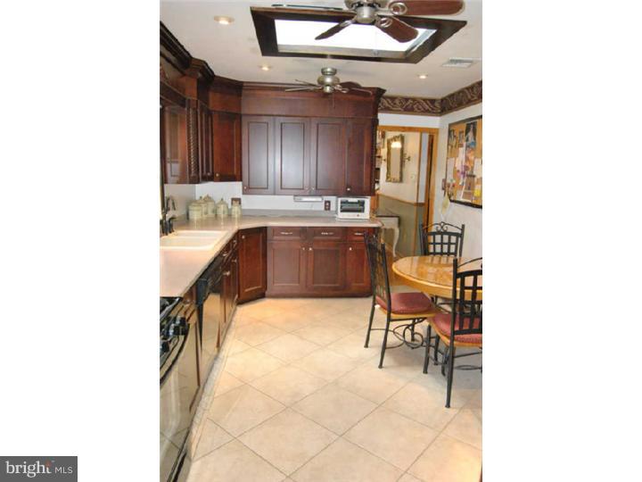 14 Austin Road Yardley, PA 19067 - Photo 4 of 18 Kitchen