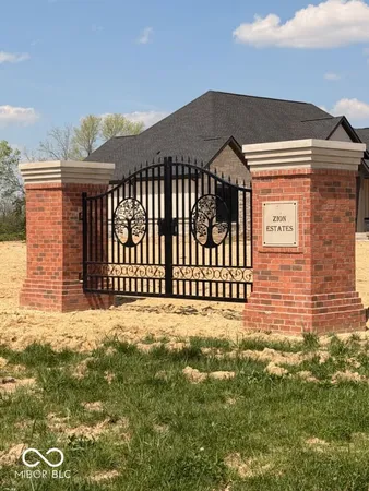 $703,400 | 2639 South Kings Way, New Palestine, IN 46163