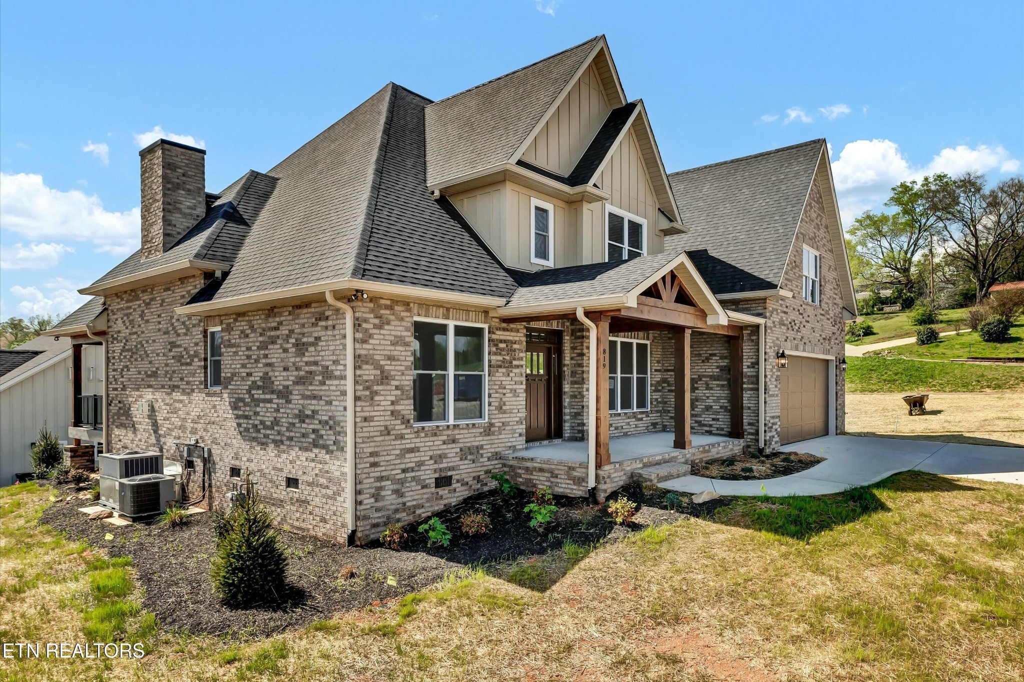 819 Anchor Vista Road Knoxville, TN 37934 - Photo 3 of 31 a front view of a house with garden