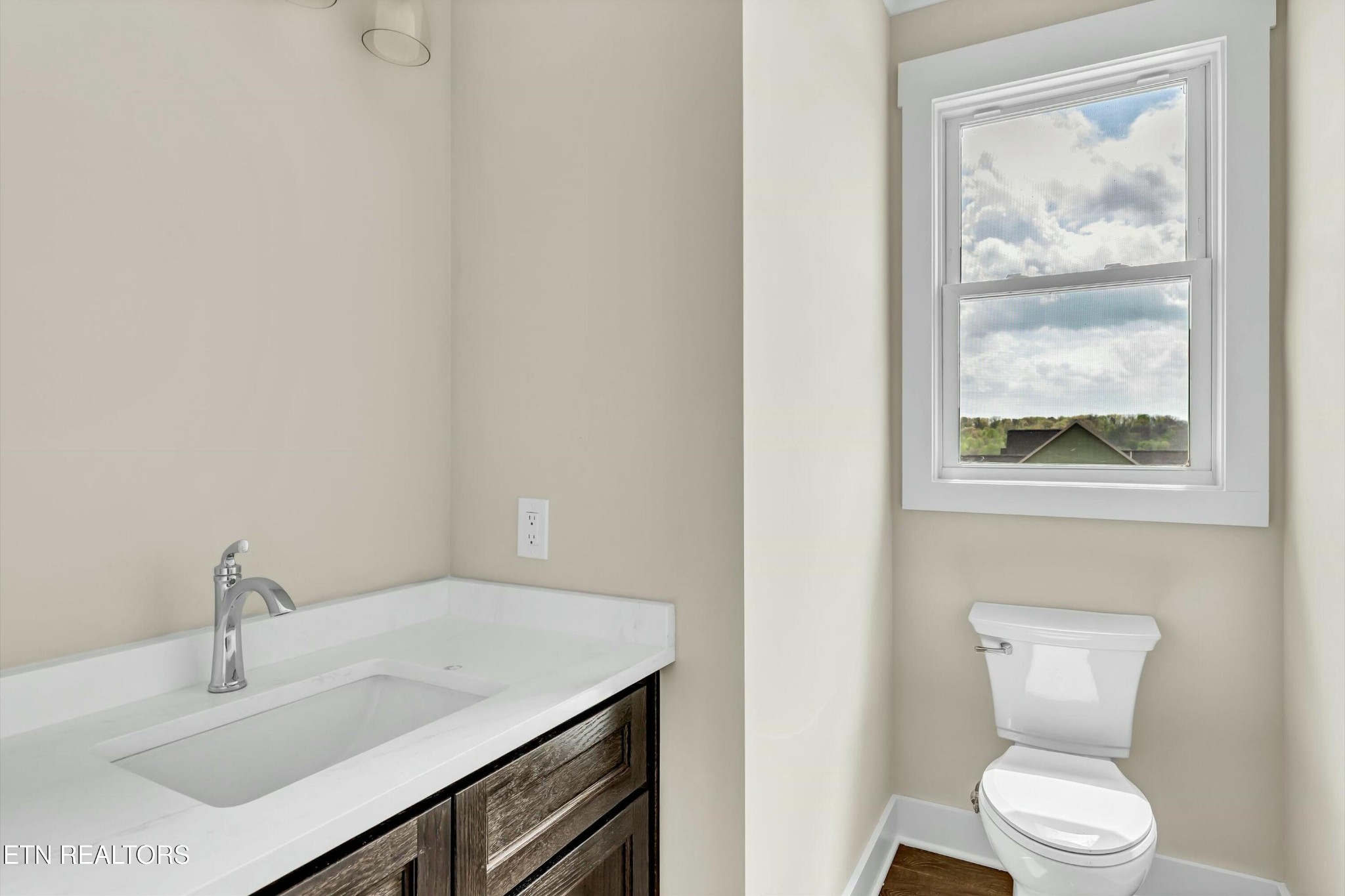 819 Anchor Vista Road Knoxville, TN 37934 - Photo 7 of 31 a bathroom with a toilet sink and mirror