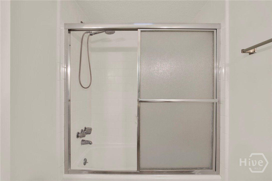 910 Old Mill Road Savannah, GA 31419 - Photo 25 of 41 Hall bathroom tub/shower combo