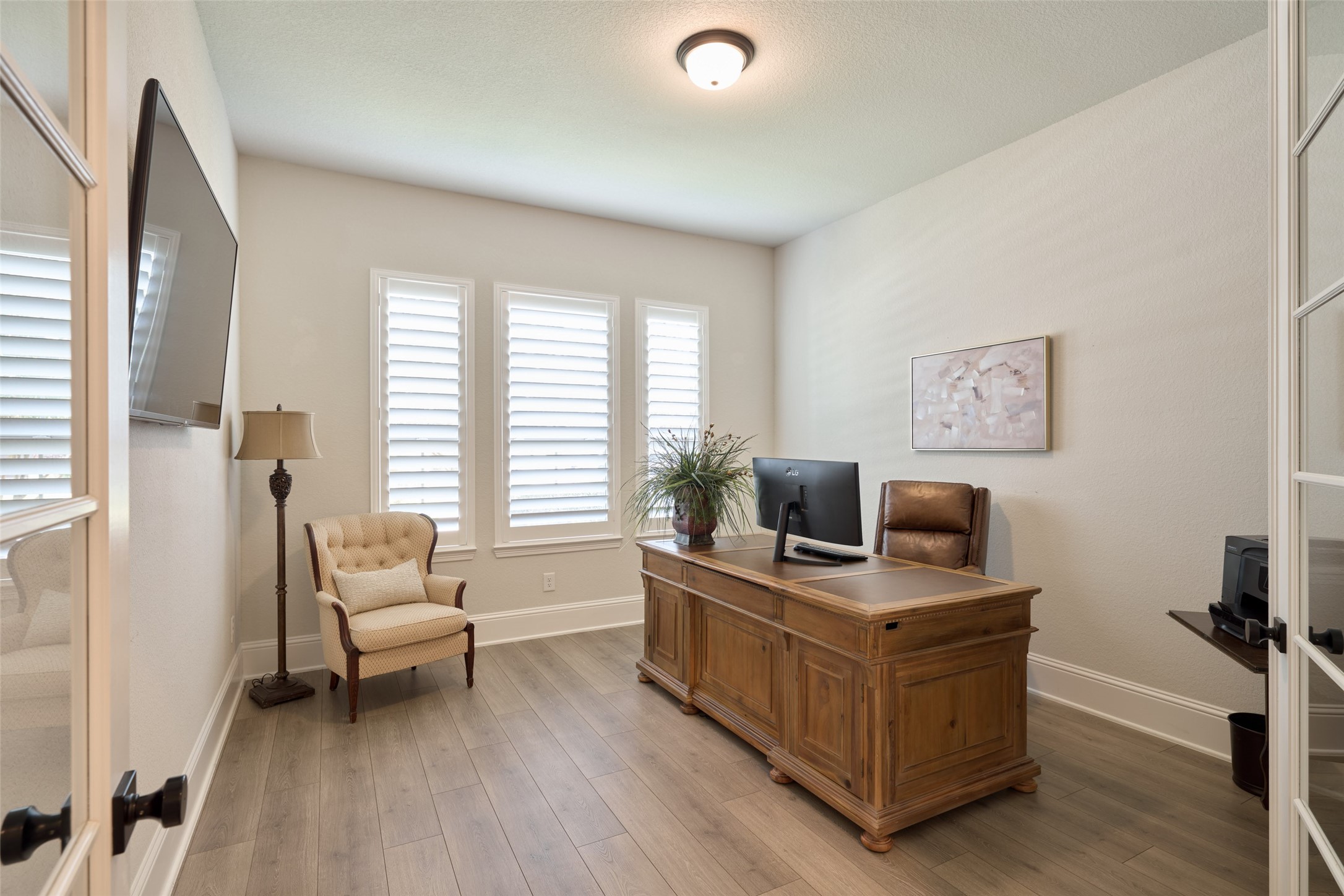 10090 South Goshawk Trail Conroe, TX 77385 - Photo 10 of 43 Study just inside front entry with views to front yard.