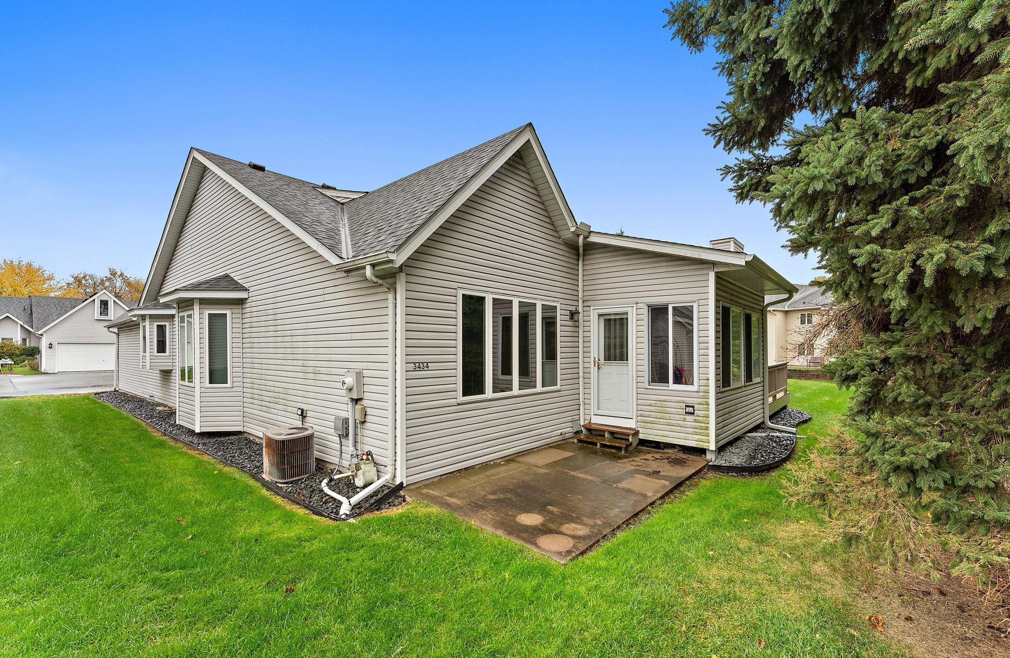 3434 Silver Lane Northeast St. Anthony, MN 55421 - Photo 3 of 37