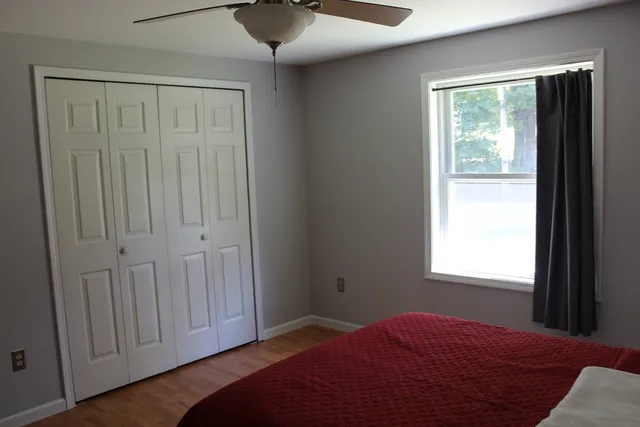 a view of entryway with livingroom