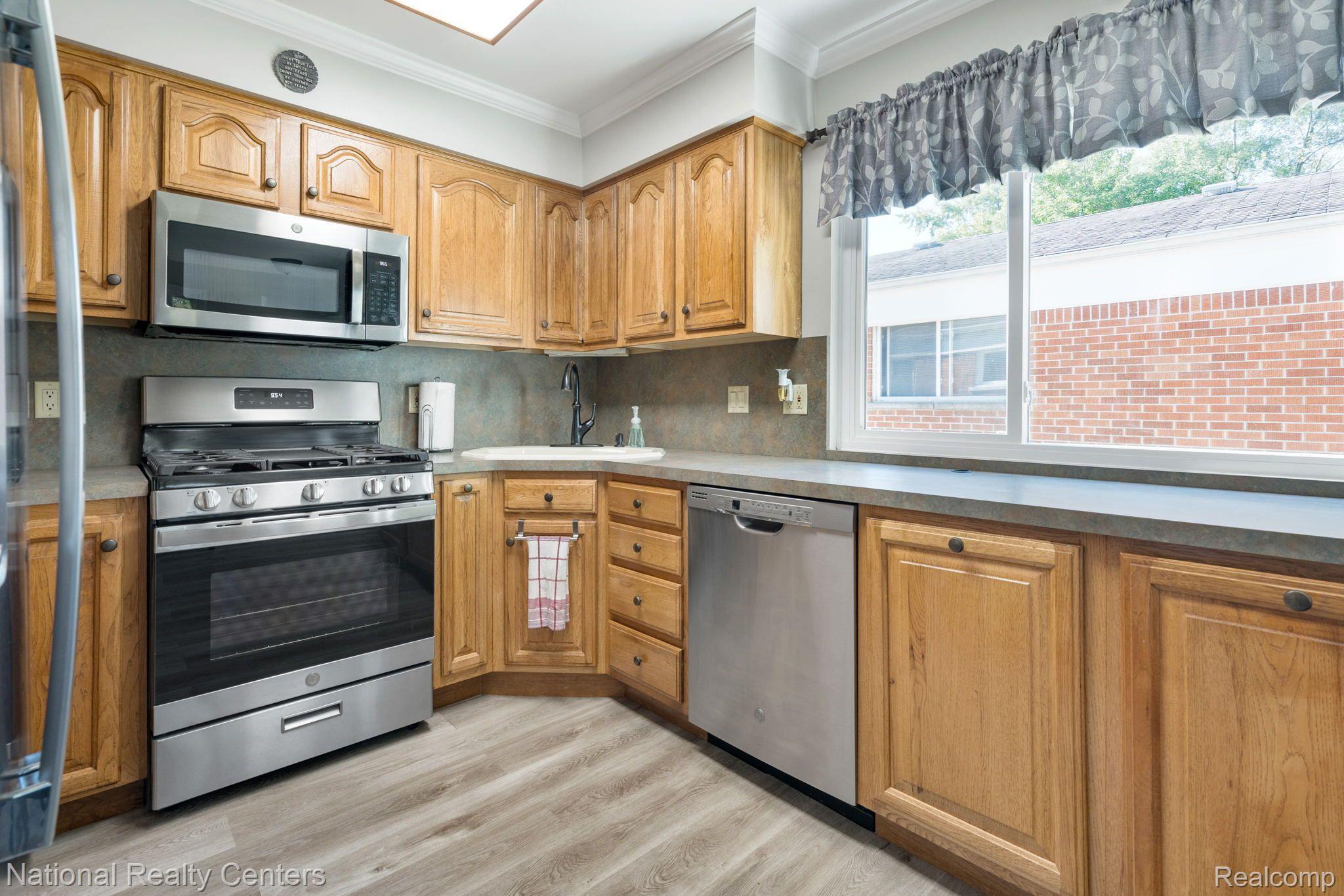 9112 Henry Ruff Road Livonia, MI 48150 - Photo 8 of 32 Gallery Image 8
