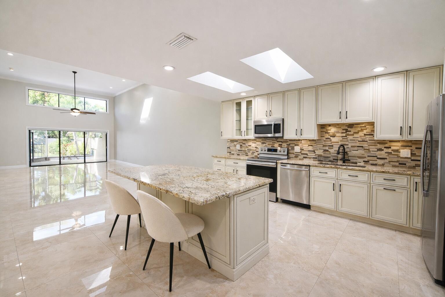 9044 Villa Portofino Circle Boca Raton, FL 33496 - Photo 13 of 41 67f65fe8-b4c3-416a-8bcb-6b24ffbcee58