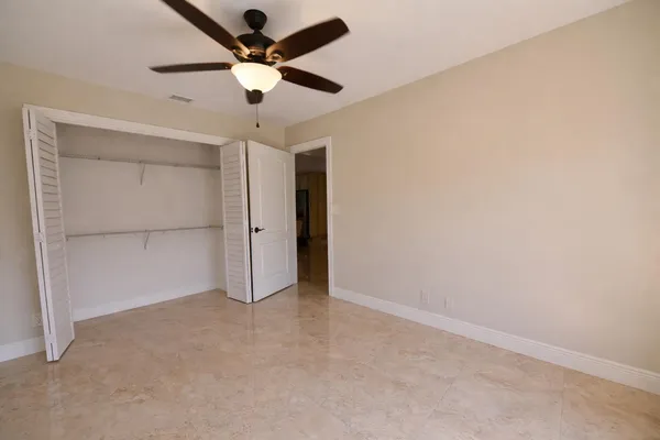 an empty room with a ceiling fan and a ceiling fan
