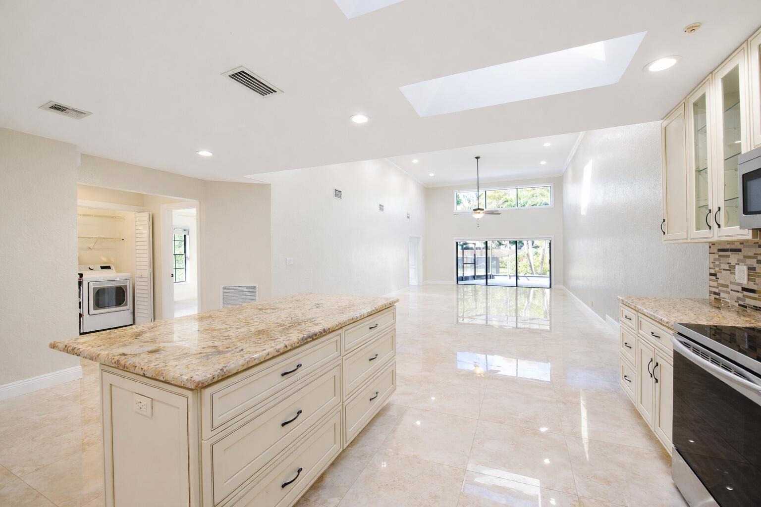9044 Villa Portofino Circle Boca Raton, FL 33496 - Photo 25 of 41 cb4b3996-4916-4198-b8ad-3d93e77feed8