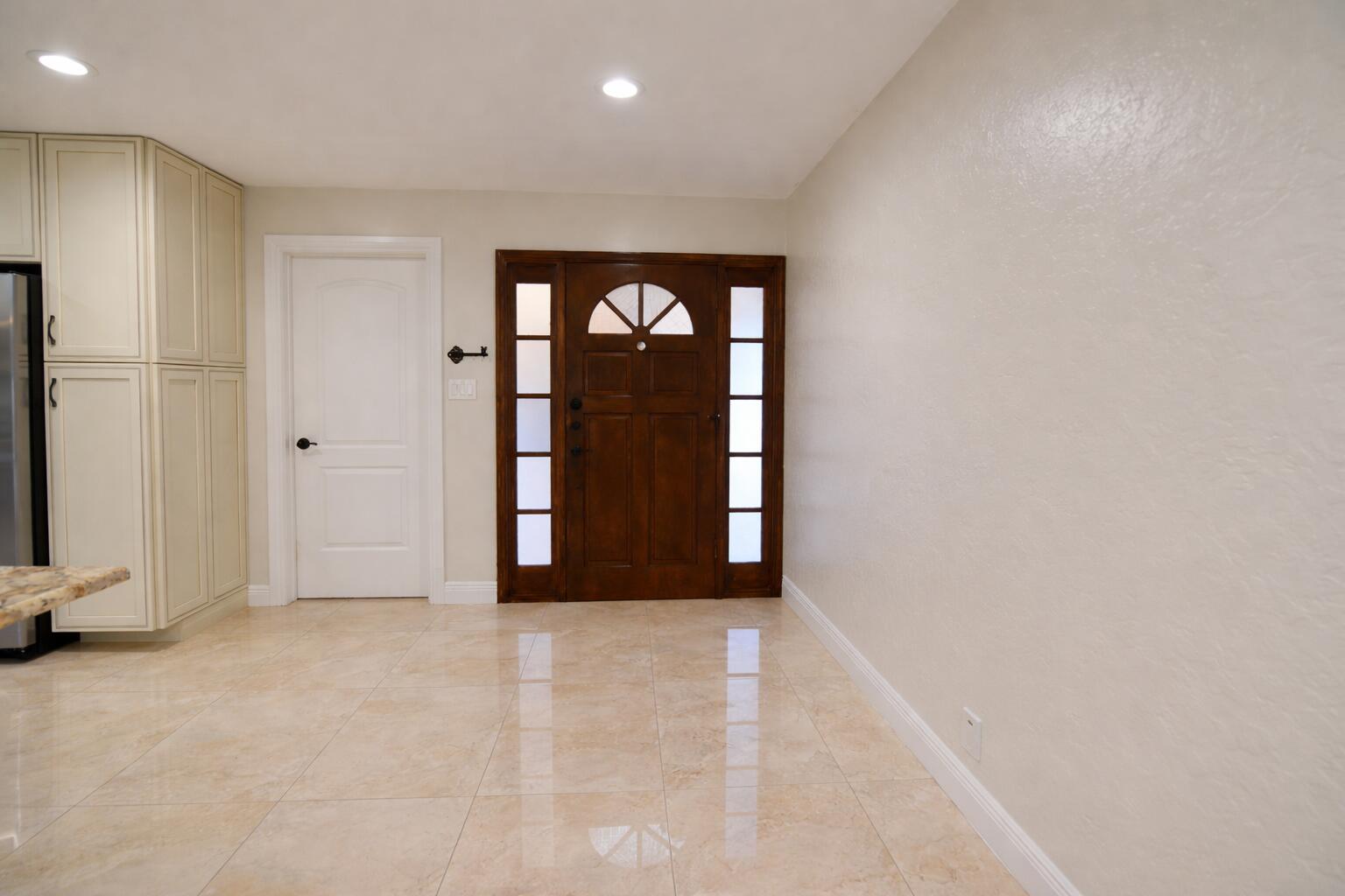 9044 Villa Portofino Circle Boca Raton, FL 33496 - Photo 3 of 41 c34c55ab-9102-48d6-91bc-6a7964f43ee9