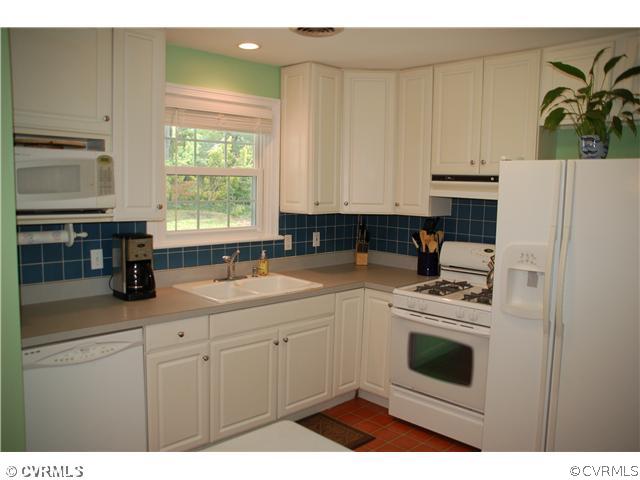 9308 Overhill Road Richmond, VA 23229 - Photo 3 of 24 Kitchen