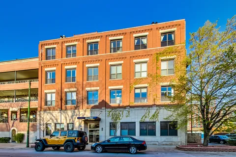 $575,000 | 2525 North Sheffield Avenue, Unit 2E, Chicago, IL 60614