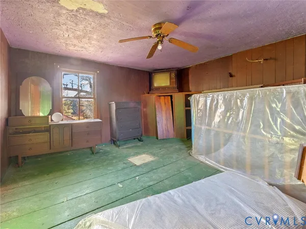 a view of a livingroom with a ceiling fan and a window