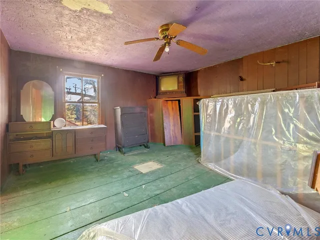 a view of a livingroom with a ceiling fan and a window